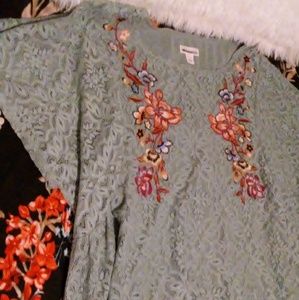 Xhilaration laced crop top